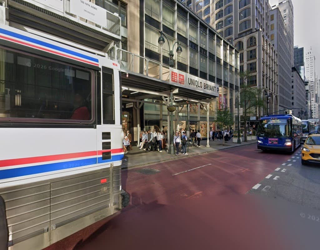 Street-level view from the sampled point at a 180° camera heading